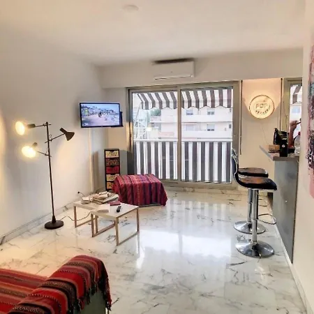 Superbe Equipe/proche Et Commodite Apartment